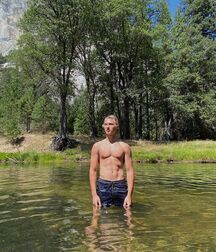 Thomas Kuc - gay tube 5fd1bf0b9f18e.jpg