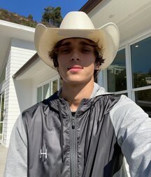 18YO Josh Richards Tiktok star 5fe04c372d430.jpg