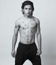 Aramis Knight Gay Tube 600766f21e25b.jpg