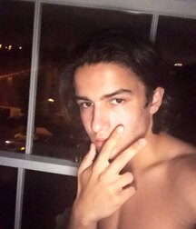 Aramis Knight Gay Tube 6007670a99868.jpg