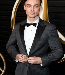 Thomas Doherty gay boys tube 60104eda55030.jpg