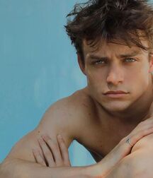 Thomas Doherty gay boys tube 60104edda3b6c.jpg