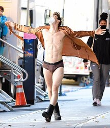 Thomas Doherty gay boys tube 60104f0f4f270.jpg
