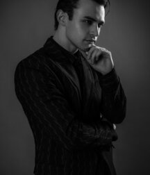 Thomas Doherty gay boys tube 60104f16d240d.jpg