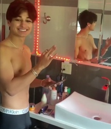 Kio Cyr gay boys tube 606f3f810ff89.jpg