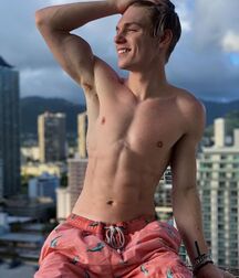 Jonas Bridges big dick pics and gifs boys porn 608b4abd021b8.jpg