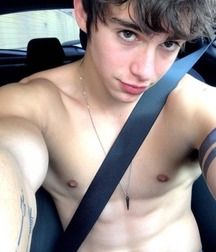 Israeli Model Ron Levi Gay Tube 6094b2bf5126a.jpg
