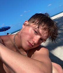 Landan Ash blonde model gay tube 609b773153ffa.jpg