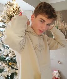 My fave boys sexy shirtless twink tube guys 61cde07b5f420.jpg