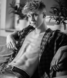 CBe New Years Mix Gay Tube No.1 5fedc77043e9d.jpg