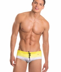 Model in Badehosen 611e48b1c9aab.jpg