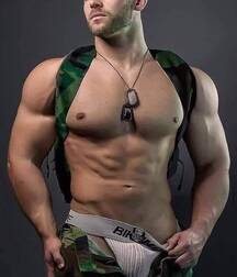 Gay tube gym men 1 600f0c9be7131.jpg