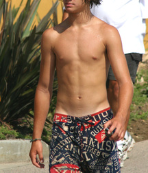 Twink Tube Speedos Sexy Boys 613b30caeb40b.jpg