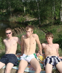 IN POOL TWINK TUBE CUTE BOYS 6157351eb6b29.jpg