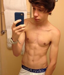 Hot Guys 5ff5290a7bd8c.jpg
