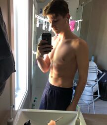 Hot Guys 2 5ff71d7ab68b7.jpg