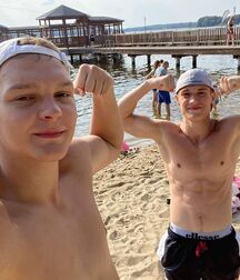 Hot Guys 5 601065f91c3c5.jpg