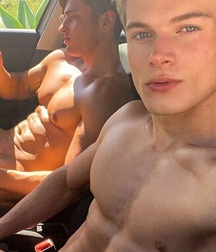 Hot Guys 12 60c646dc388ed.jpg