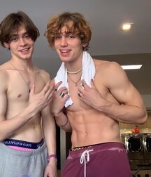 Hot Guys 19 61377f33c64da.jpg