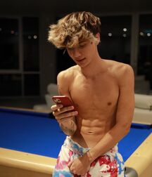 Hot Guys 20 614208cef002b.jpg