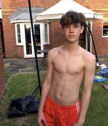 Hot Guys 20 614209bd8426d.jpg