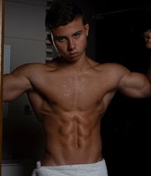 Hot Guy: Alex 6157c503173ae.jpg