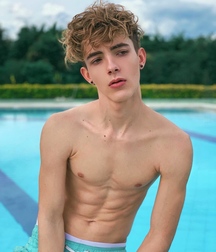 Hot Guys 32 619eaa1d3c36a.jpg