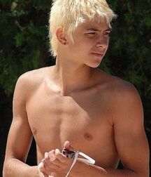 Hot Guys 37 61aff6b951548.jpg