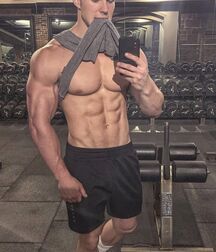 Hot Guys 37 61aff6c6b8723.jpg