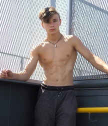 Hot Guys 38 61b05ebe8496a.jpg