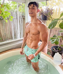Hot Guys 38 61b05f172d2ea.jpg