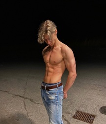 Hot Guys 38 61b05f31b8502.jpg