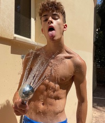 Hot Guys 38 61b05f3f6e40c.jpg