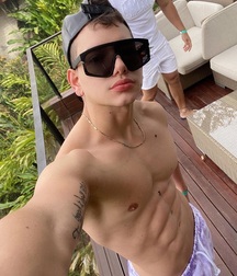 Hot Guys 38 61b05f4424933.jpg