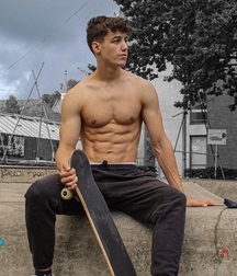 Hot Guys 38 61b05f5f3f07b.jpg