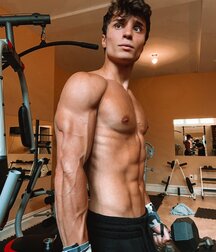 Hot Guys 38 61b05f8101a1a.jpg