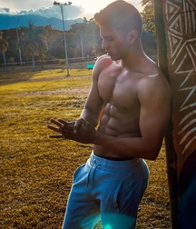 Hot Guys 38 61b05f9391d30.jpg