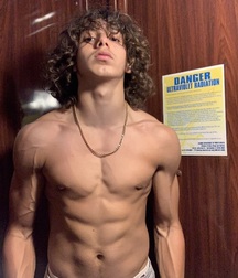 Hot Guys 38 61b05f9b49af3.jpg
