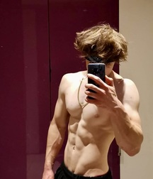 Hot Guys 38 61b05fb983a59.jpg