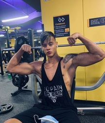 Hot Guys 38 61b05fbec2285.jpg