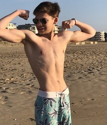 Hot Guys 38 61b05fddb6aa3.jpg