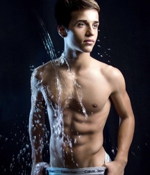 Hot Guys 38 61b05fe08e28e.jpg