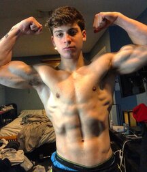 Hot Guys 38 61b05fe2a2e7f.jpg