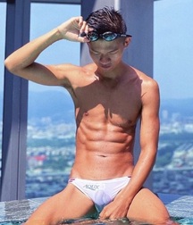 Hot Guys 40 61b39c3f94704.jpg