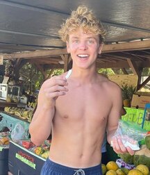 Hot Guys 40 61b39c5d3eaf1.jpg