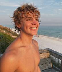 Hot Guys 40 61b39c67357e0.jpg