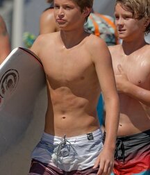 Hot Guys 42 61b98bc06523f.jpg