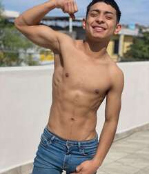 Hot Guys 42 61b98c1411fab.jpg