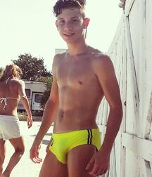 Hot Guys 44 61bd0488d6d2f.jpg