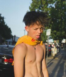 Hot Guys 44 61bd04a70bba7.jpg